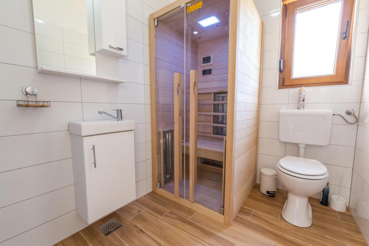 Kuca Trota - Sauna, Hot Tub Otocac Exterior photo