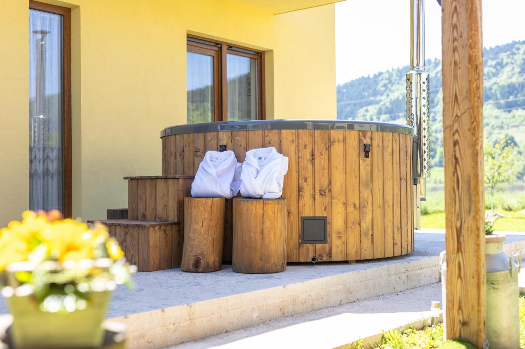 Kuca Trota - Sauna, Hot Tub Otocac Exterior photo