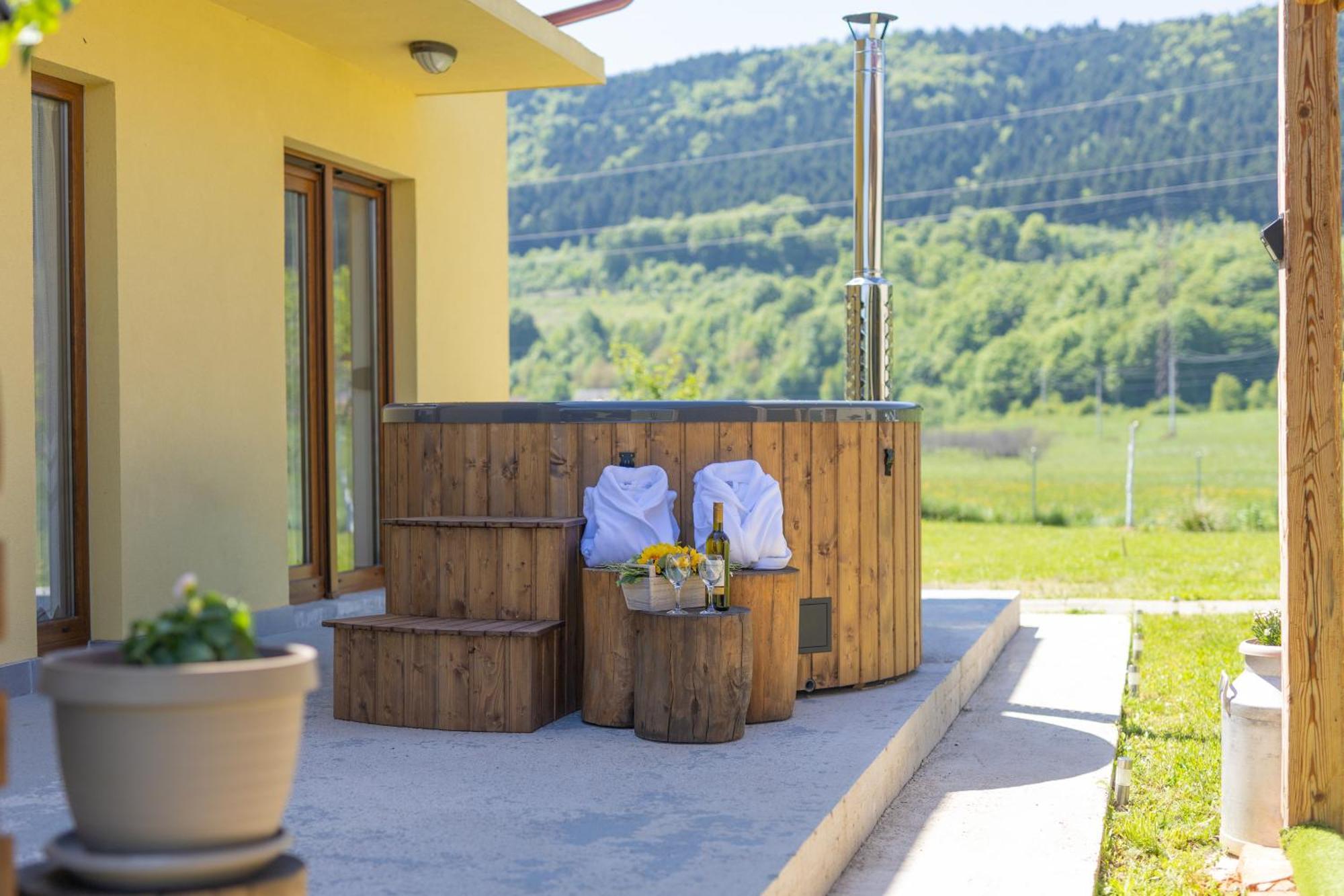 Kuca Trota - Sauna, Hot Tub Otocac Exterior photo
