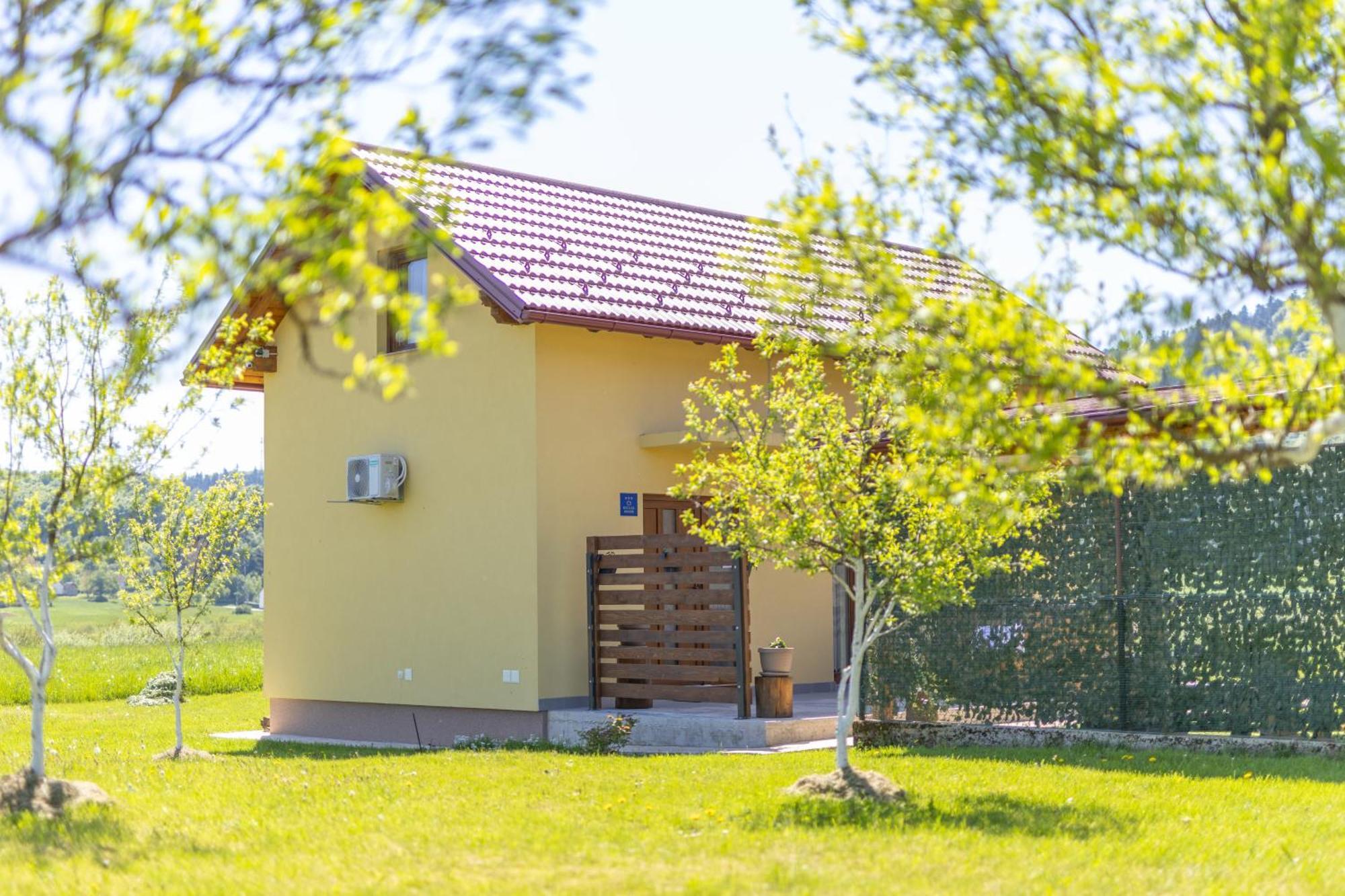 Kuca Trota - Sauna, Hot Tub Otocac Exterior photo